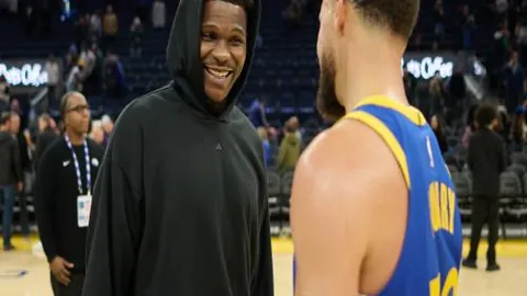 沙特周二进行第三次训练，卡努在队医指导下持续康复训练。